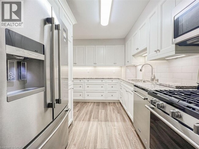 Building Photo - 711 Osgoode Dr