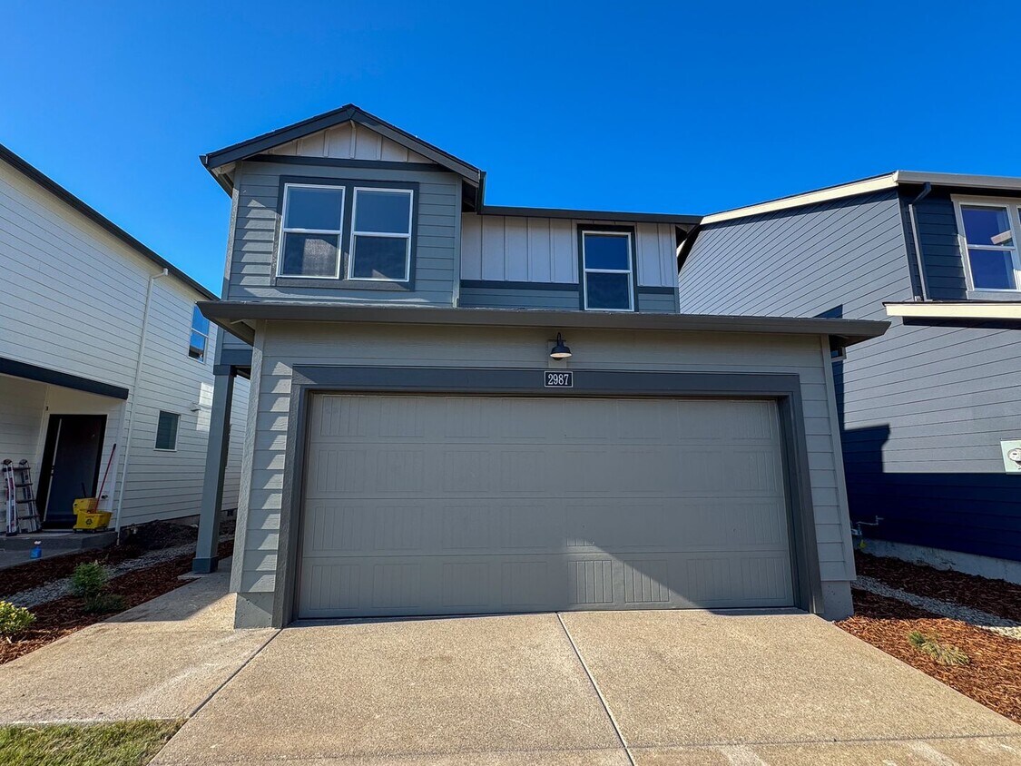 Foto principal - 4 Bedroom, 2 1/2 Bath Home in Marcola Meadows