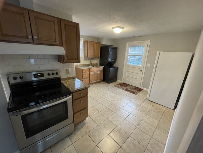 Kitchen - 23 Summer St