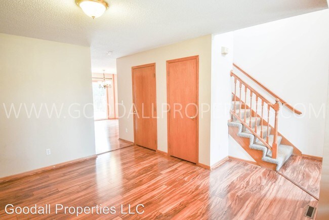 Building Photo - 3 br, 2.5 bath House - 5020 Timberline Dr