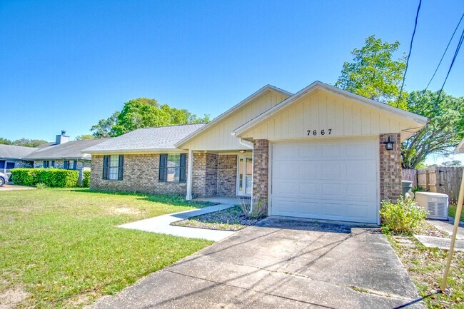 Foto del edificio - Modern and updated 3/ 2 bath ranch home in Old Hickory Subdivision of SW Pensacola Near NAS and P...