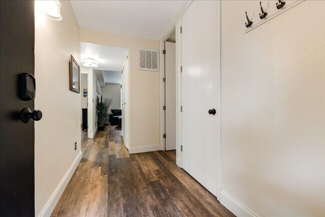 Photo - Furnished three bedroom condo on the lake ...