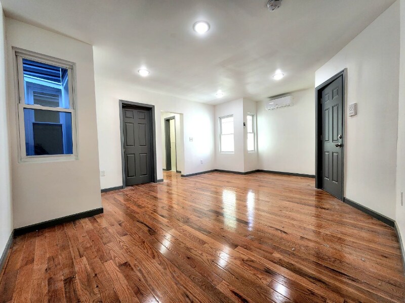 Primary Photo - 761 Communipaw Ave