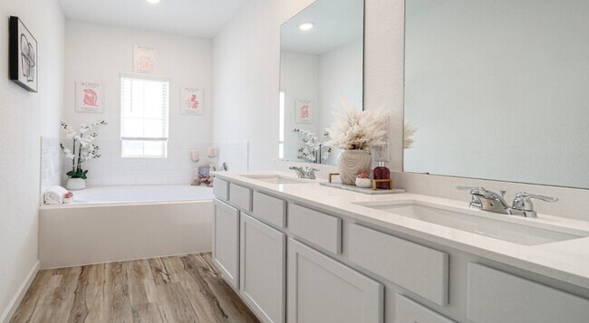 Building Photo - 9842 Kilkenny St