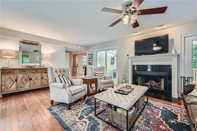 Foto del edificio - 1652 Tryon Rd NE