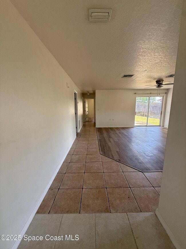 Building Photo - 229 Broadview Dr