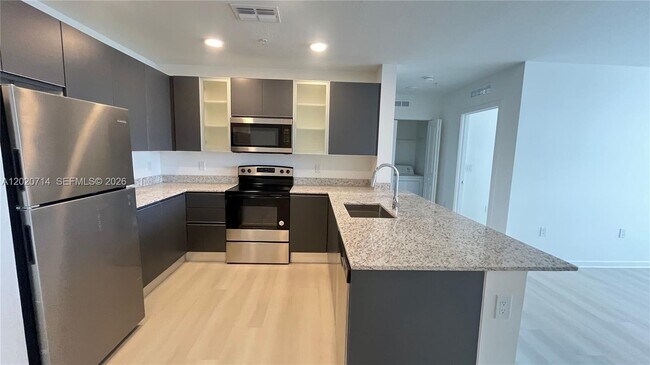 Foto del edificio - 5579 Millenia Park Blvd