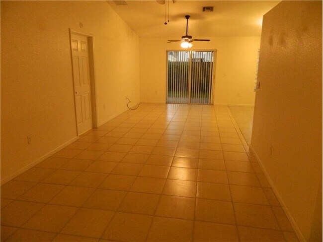 Building Photo - 6069 Azalea Cir