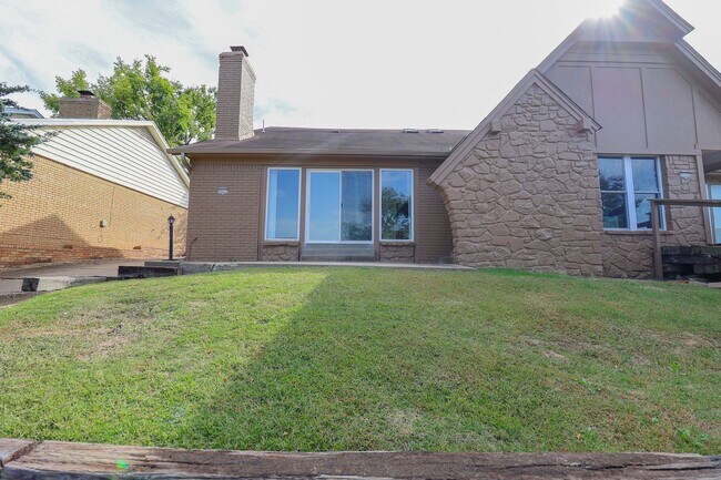 Foto del edificio - Updated Move In Ready 3-Bedroom Home, Grea...