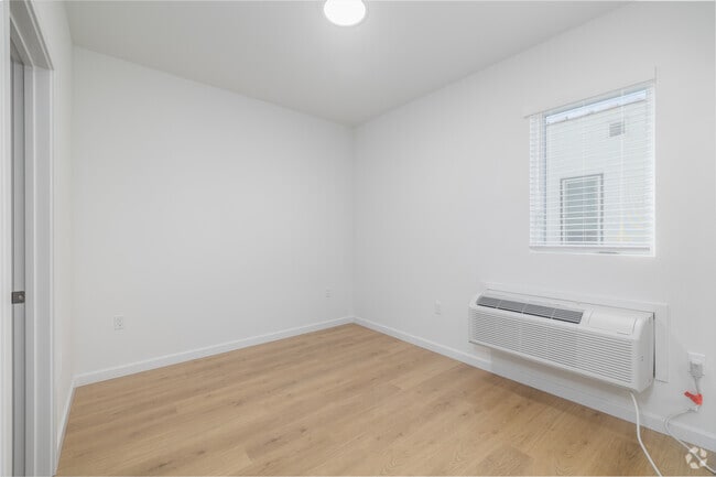 1BR, 1BA - 450SF - Bedroom - Haven on Orange