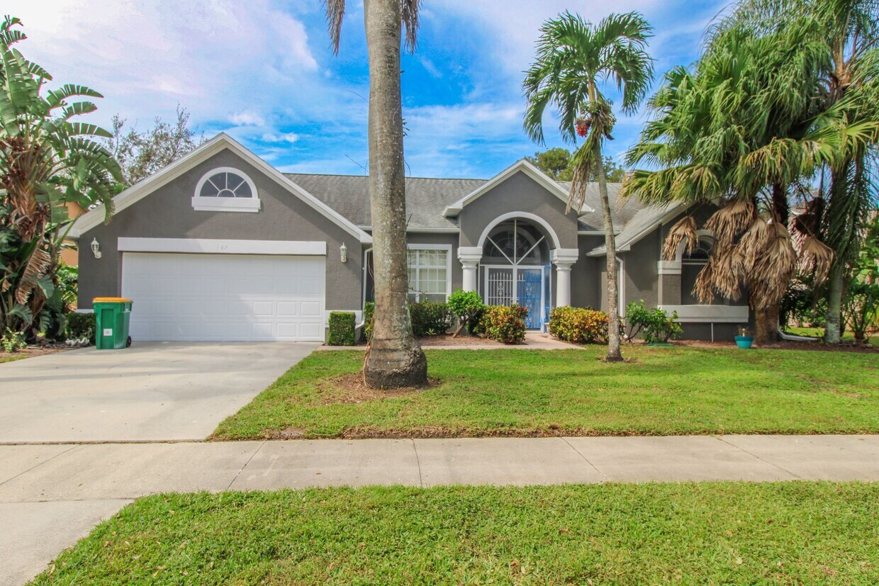 Foto principal - ***ANNUAL UNFURNISHED RENTAL***NEWLY RENOV...
