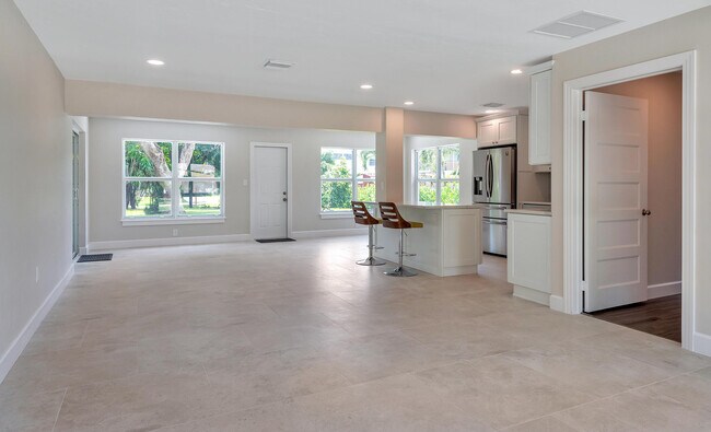 Foto del edificio - 2001 Collier Ave