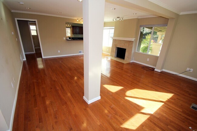 Foto del edificio - CHARMING 3 BED, 2 BATH SF HOME FOR RENT IN...