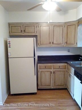 Building Photo - 629 Village Ln