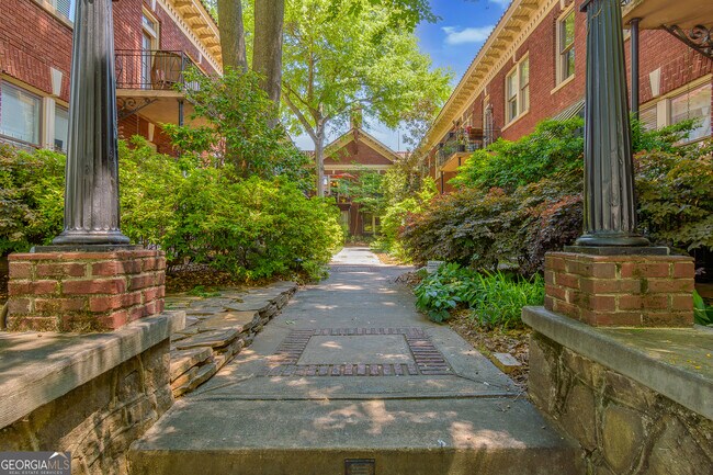 Foto del edificio - 1015 Piedmont Ave NE