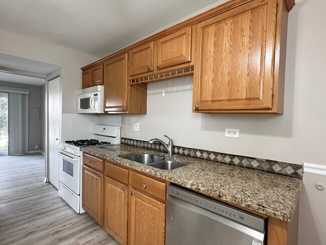 Foto del edificio - 2543 Prairieview Ln S