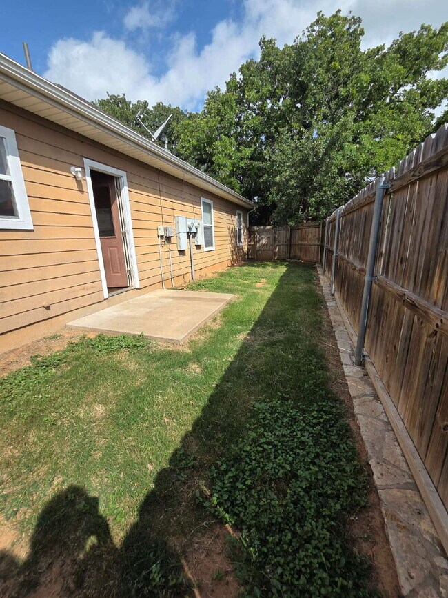 Building Photo - 3712 Mandy Dr