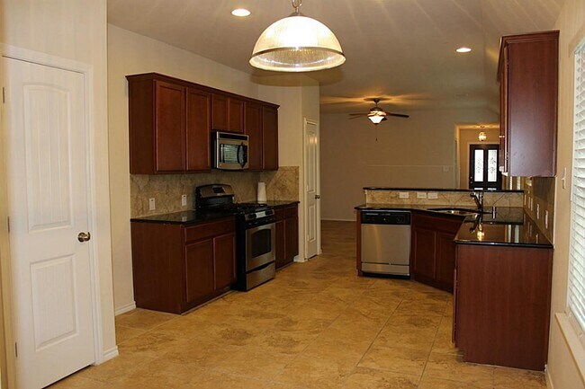 Foto del edificio - 3043 Heather Grove Lane