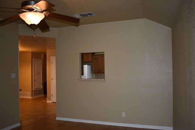 Building Photo - 1600 Nicholas Cir