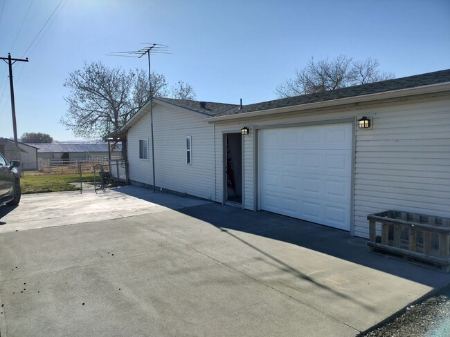 Foto del edificio - 4 BD / 2 BA Family Home in Hammett, ID!