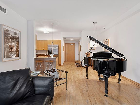 Foto del edificio - 215 10th Ave S