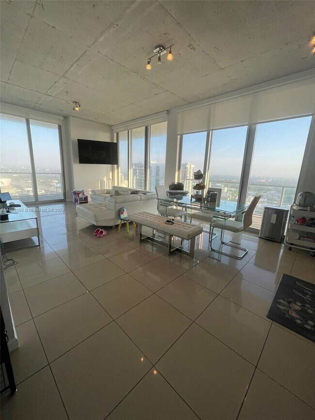 Foto del edificio - 3470 E Coast Ave