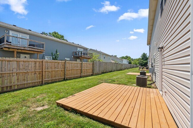 Foto del edificio - 2412-2414 Calder Ct.