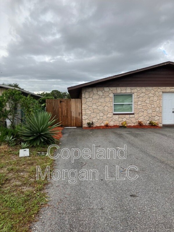 Building Photo - 3662 141st Pl N