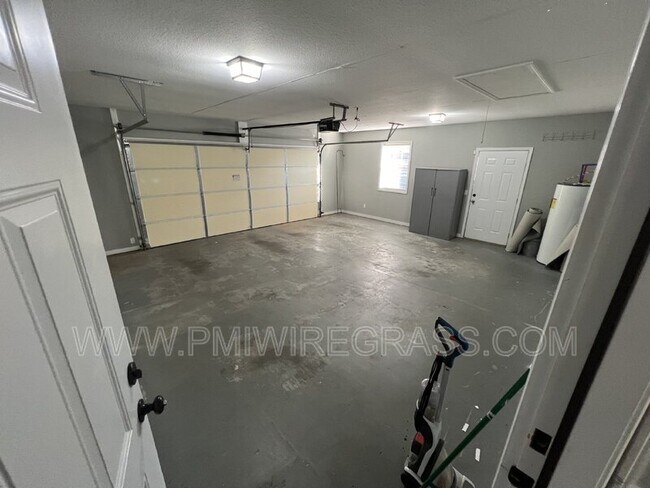 Building Photo - 267 Maree Dr