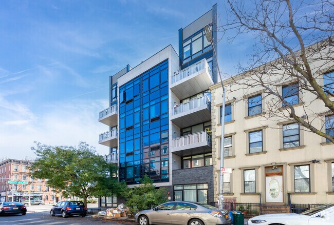 Building Photo - 214 Green St