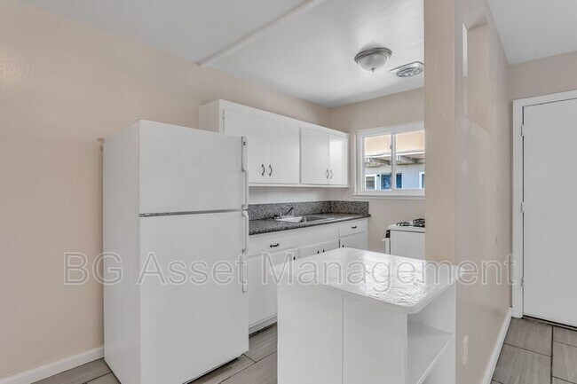 Building Photo - 728 Darina Ave