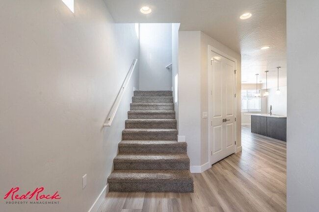 Building Photo - Hurricane Valley 3 Bedroom Townhome