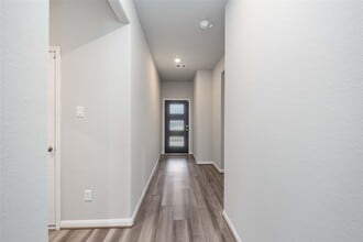 Building Photo - 6915 Ventura Dr