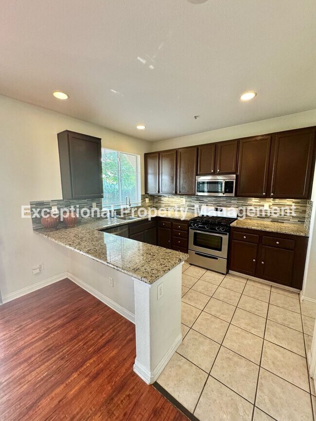 Foto del edificio - Beautiful Golf Course Home