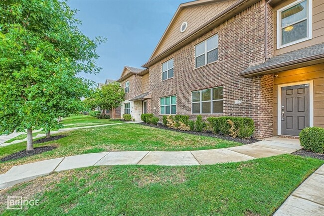 Foto del edificio - 1313 Lakecrest Ln