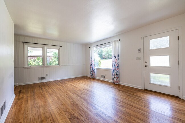 Foto del edificio - Spacious 4-Bedroom Ranch Home in Belvedere...