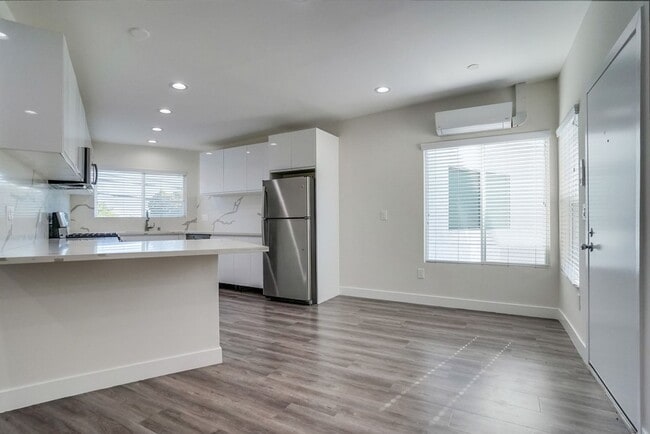 Building Photo - 715 N Marlborough Ave