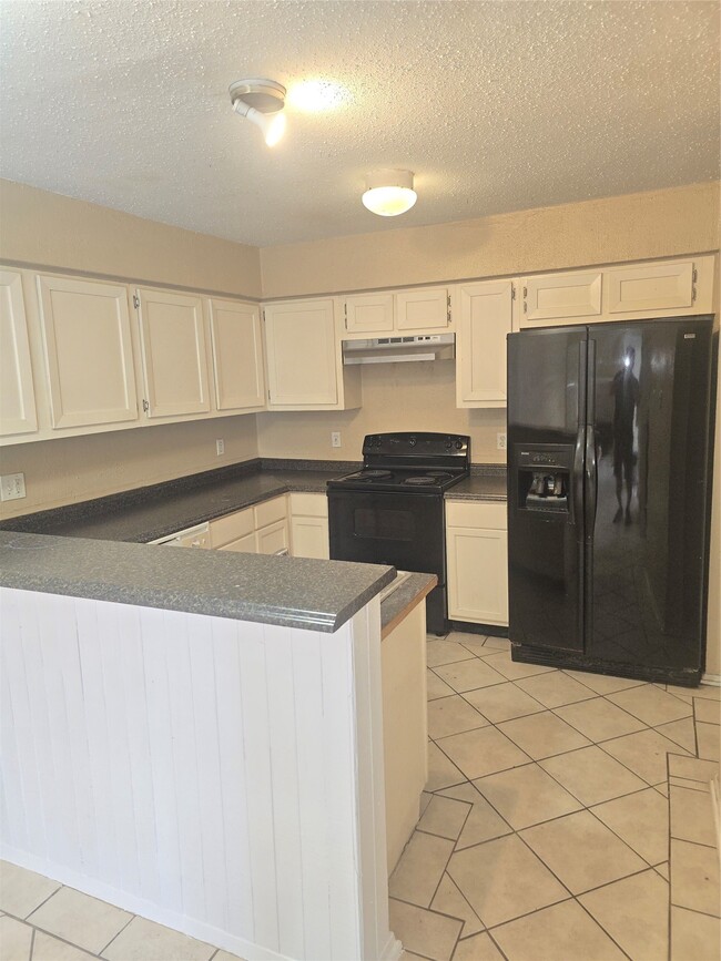 Building Photo - 6319 Cattails Ln