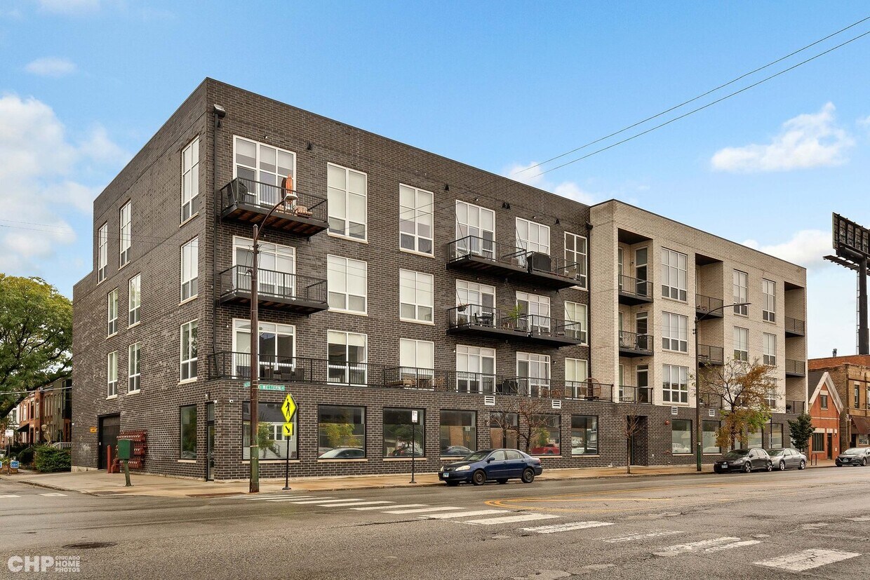 Primary Photo - 2359 W Altgeld St