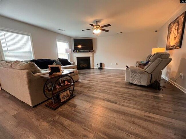 Foto del edificio - Beautiful Elgin Home with 4 Bedrooms, Smar...