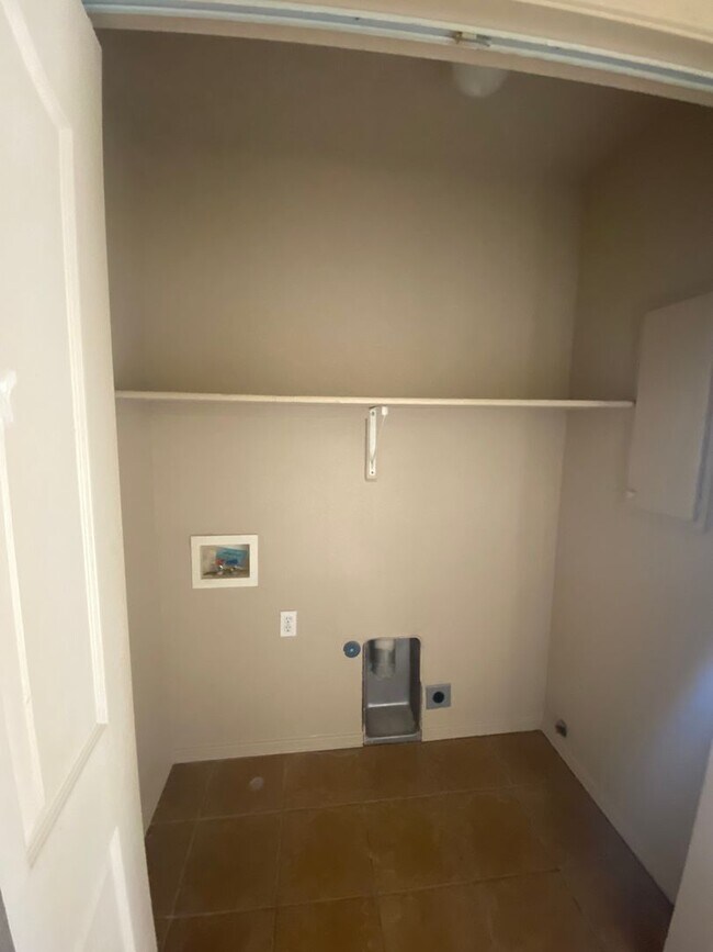 Foto del edificio - 4 Bedroom, 2 Bathroom House Available Now!