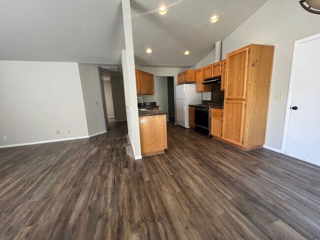 Building Photo - **Charming Midtown Single-Level Home on a ...