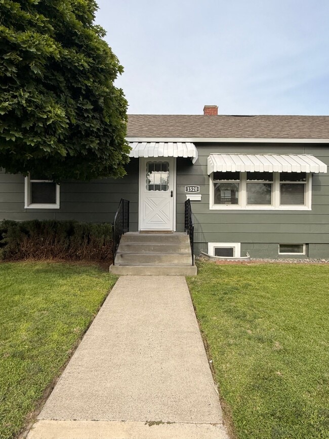 Building Photo - 1520 Mahan Ave
