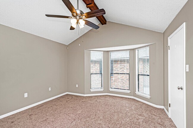 Building Photo - 2 Bedroom Townhouse on LSU Bus Route