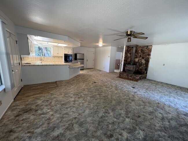 Building Photo - 51729 S Ponderosa Way