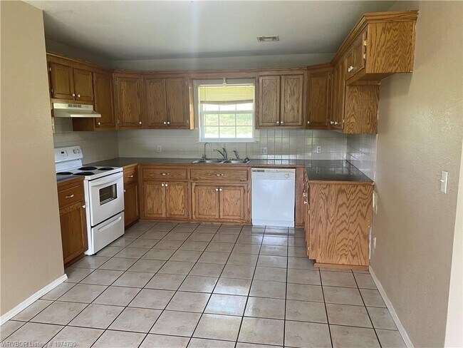 Building Photo - 207 George Williams Dr