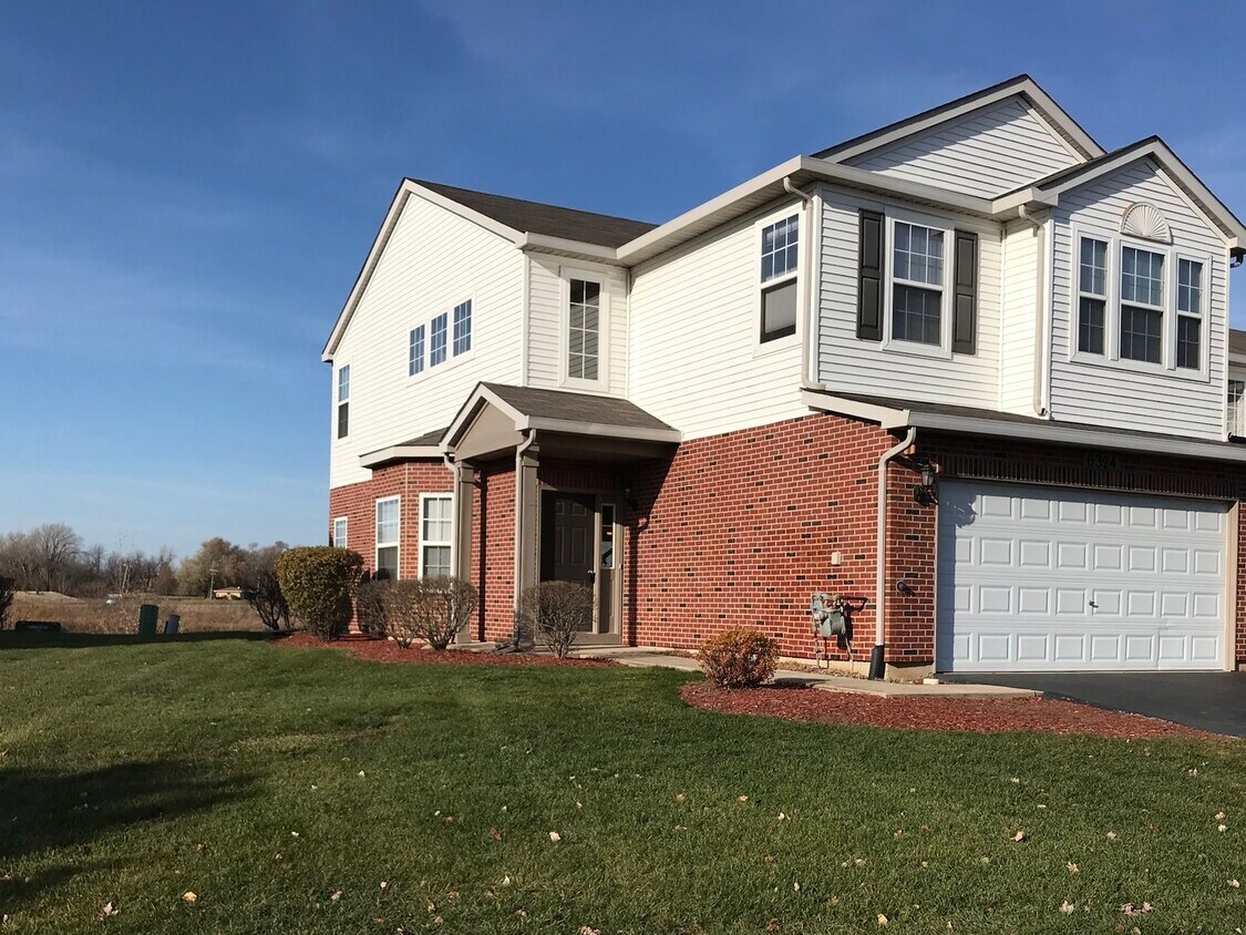 Foto principal - 6324 Pond View Dr