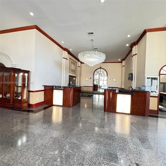 Foto del edificio - 7601 E Treasure Dr