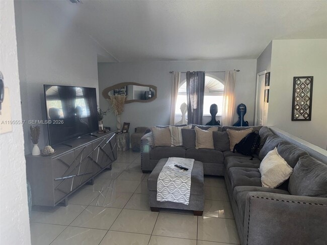 Foto del edificio - 3375 W 76th St