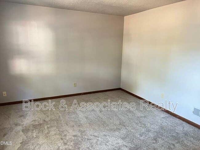Building Photo - 4401 Bleeker Ct